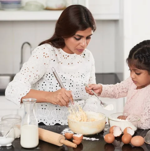 ring-lady-cooking